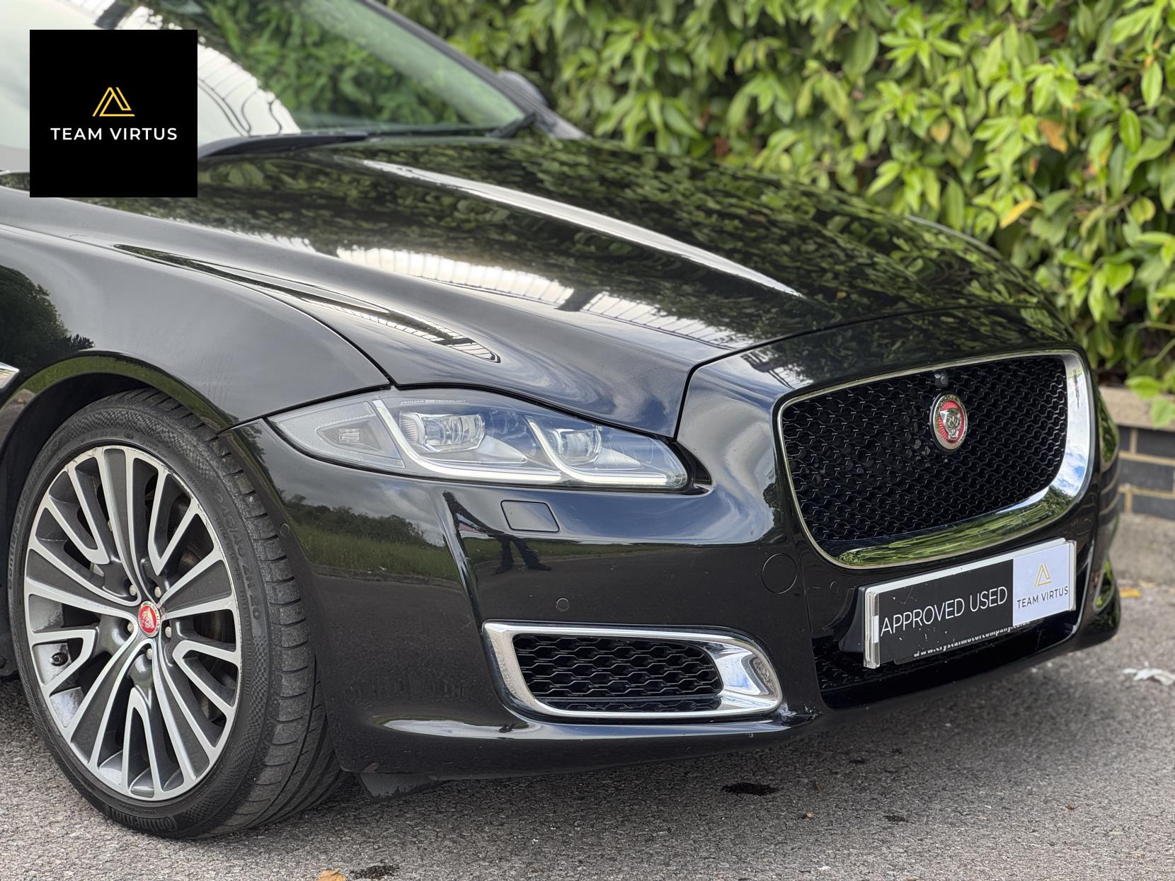 Jaguar XJ 3.0d V6 Autobiography Saloon 4dr Diesel Auto Euro 6 (s/s) (LWB) (300 ps)