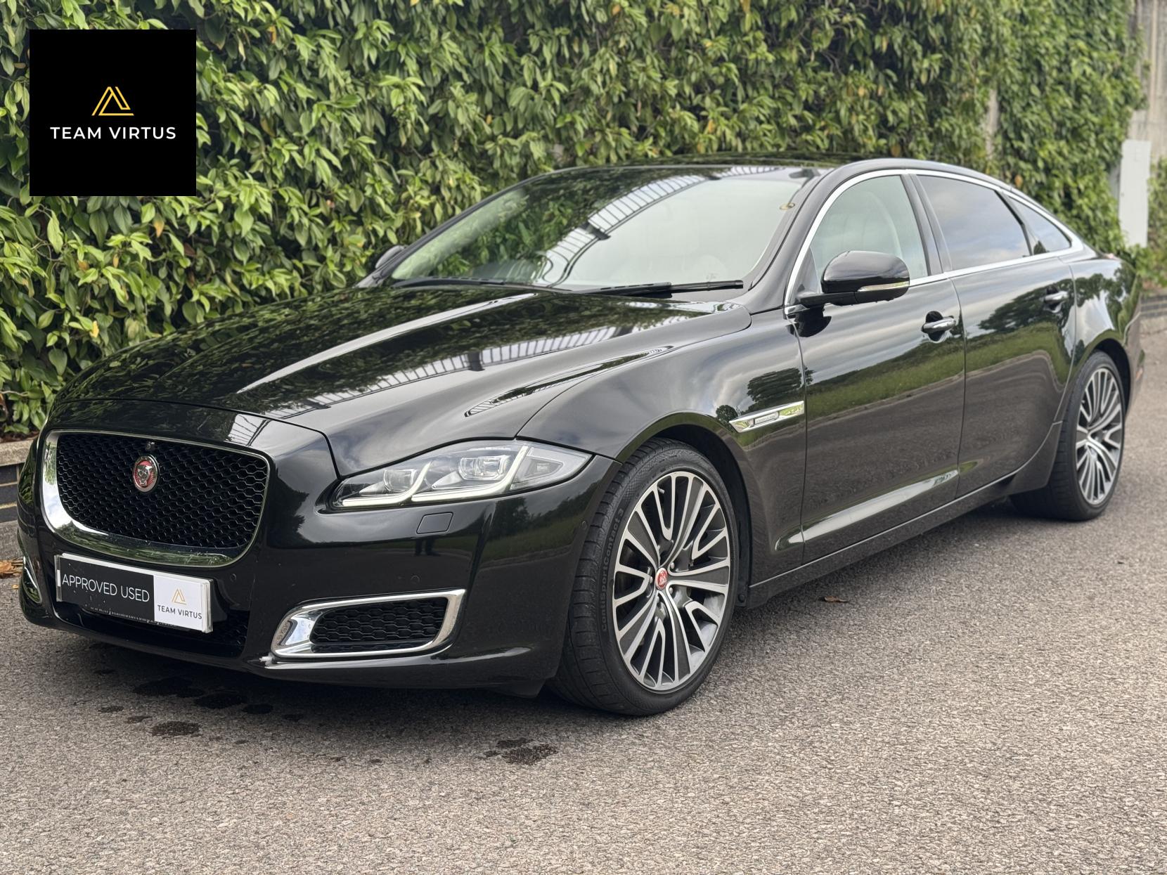 Jaguar XJ 3.0d V6 Autobiography Saloon 4dr Diesel Auto Euro 6 (s/s) (LWB) (300 ps)