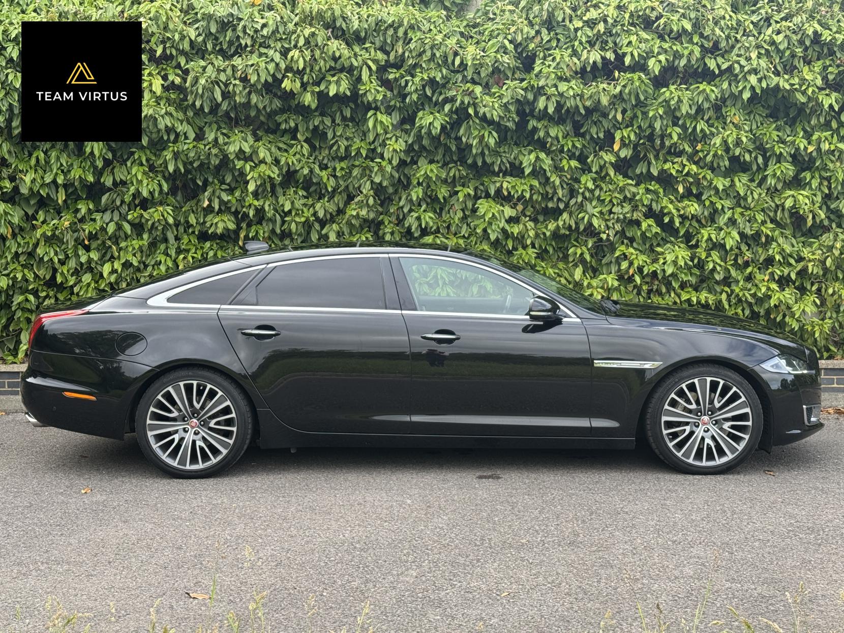 Jaguar XJ 3.0d V6 Autobiography Saloon 4dr Diesel Auto Euro 6 (s/s) (LWB) (300 ps)