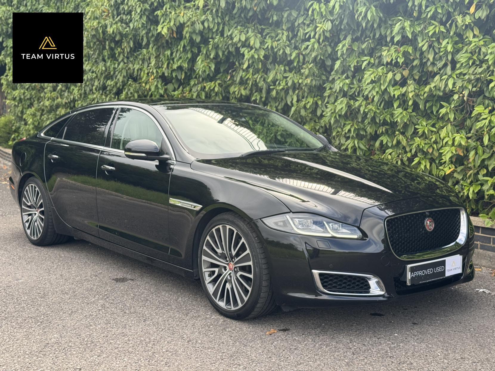 Jaguar XJ 3.0d V6 Autobiography Saloon 4dr Diesel Auto Euro 6 (s/s) (LWB) (300 ps)
