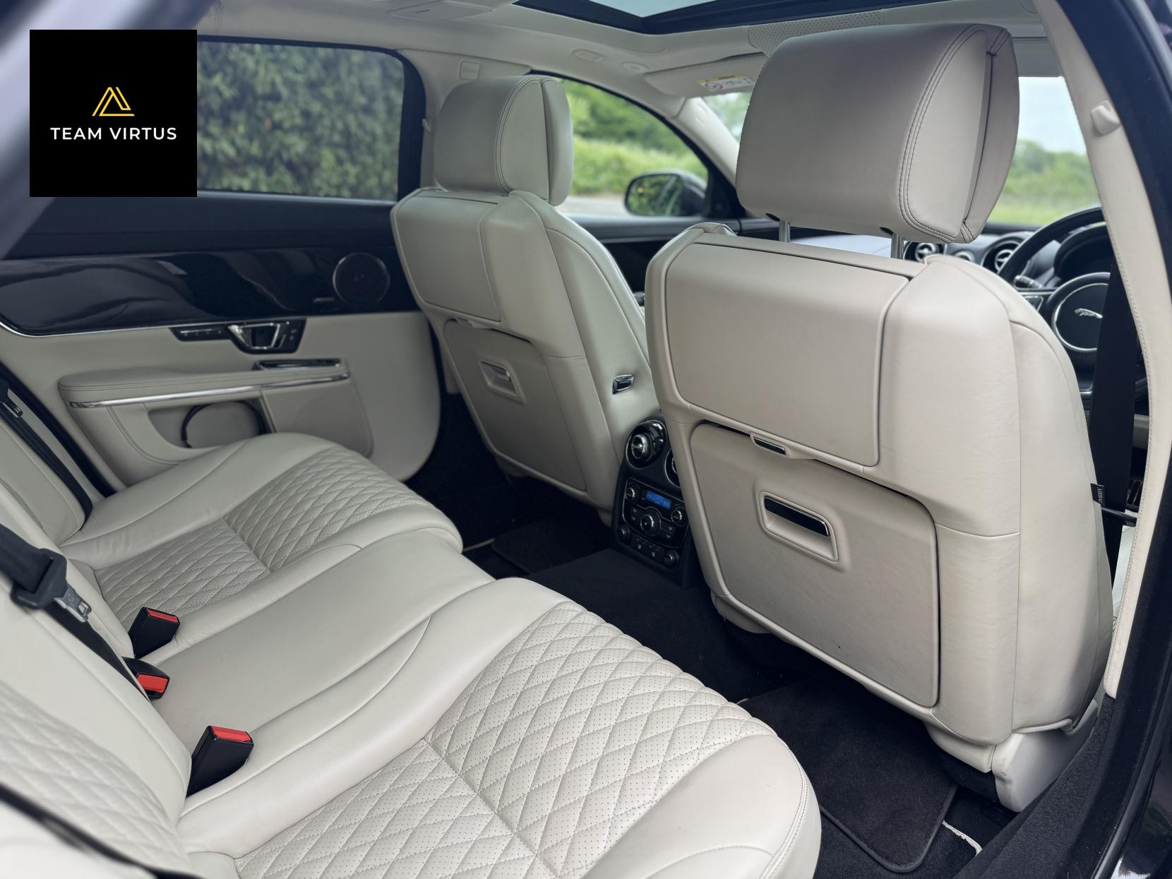 Jaguar XJ 3.0d V6 Autobiography Saloon 4dr Diesel Auto Euro 6 (s/s) (LWB) (300 ps)