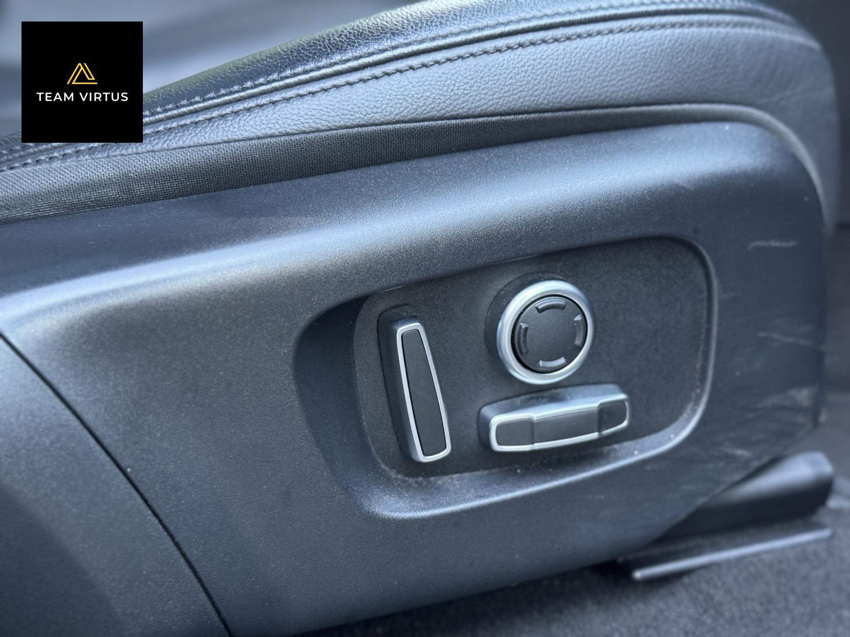 Land Rover Range Rover Evoque 1.5 P300e 12.2kWh R-Dynamic SE SUV 5dr Petrol Plug-in Hybrid Auto 4WD Euro 6 (s/s) (309 ps)