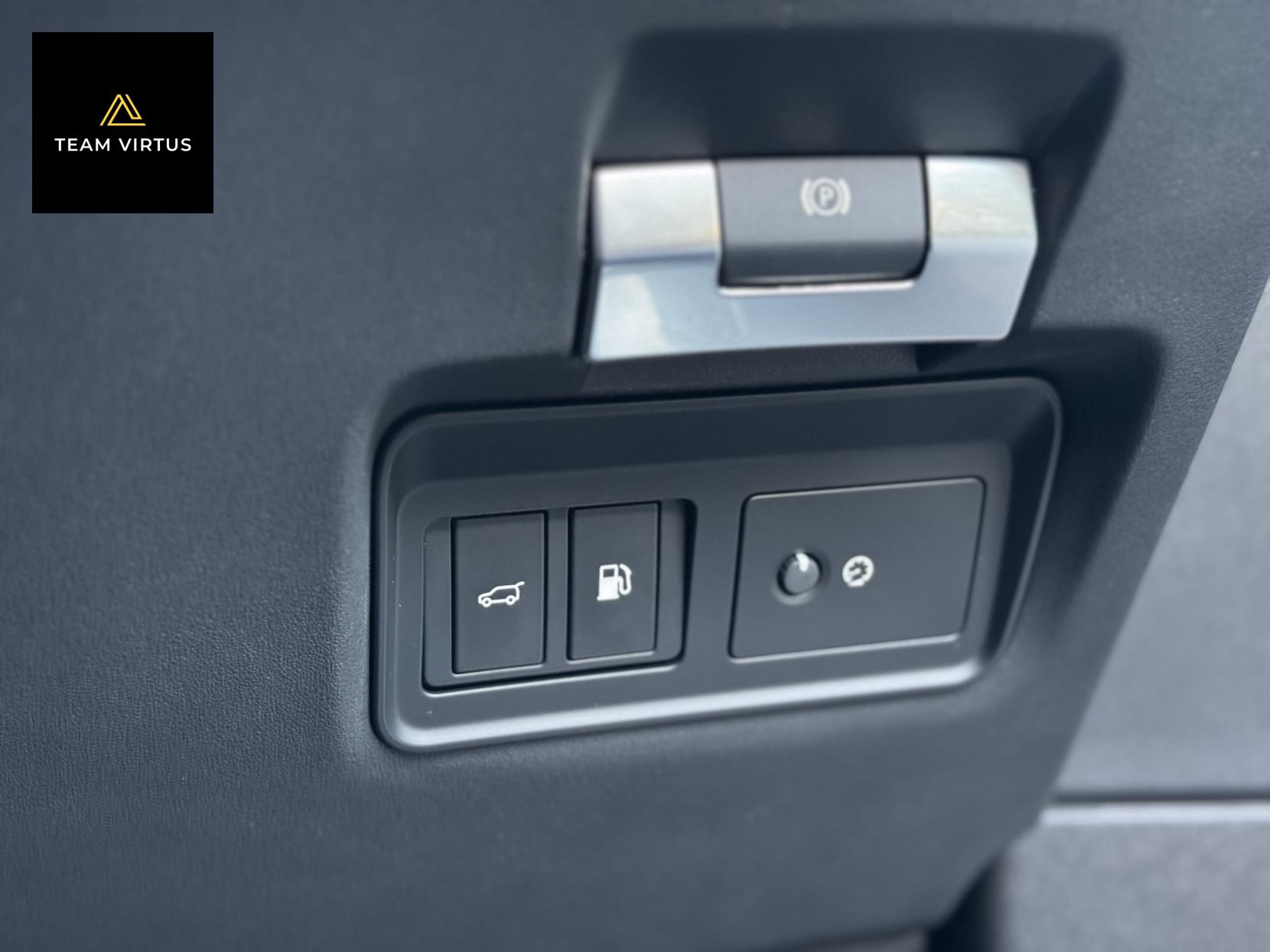 Land Rover Range Rover Evoque 1.5 P300e 12.2kWh R-Dynamic SE SUV 5dr Petrol Plug-in Hybrid Auto 4WD Euro 6 (s/s) (309 ps)